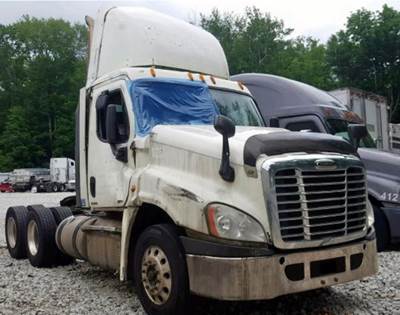 Freightliner Cascadia 125 Salvage Truck