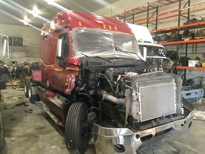 Freightliner Cascadia 125 Salvage Truck