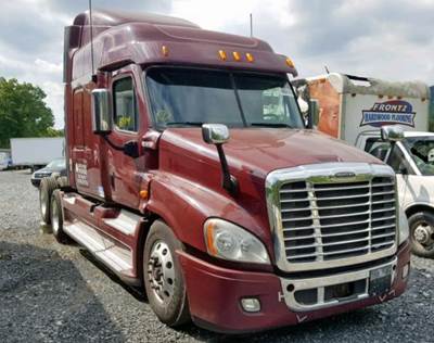 Freightliner Cascadia 125 Salvage Truck