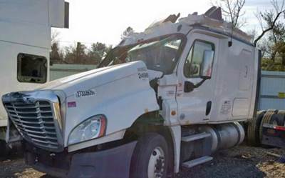 Freightliner Cascadia 125 Salvage Truck