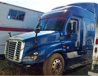 Freightliner Cascadia 125 Salvage Truck