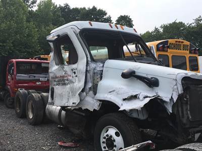 Freightliner Cascadia 125 Salvage Truck
