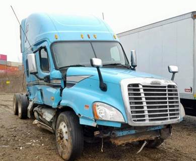 Freightliner Cascadia 125 Salvage Truck