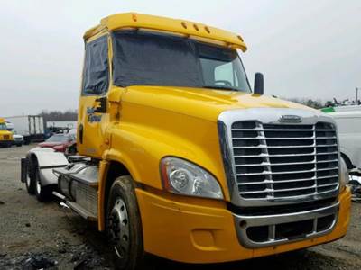 Freightliner Cascadia 125 Salvage Truck