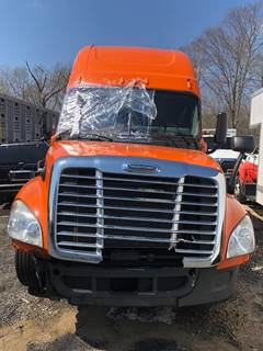 Freightliner Cascadia 125 Salvage Truck