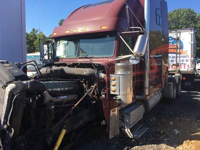 Freightliner Classic XL Salvage Truck