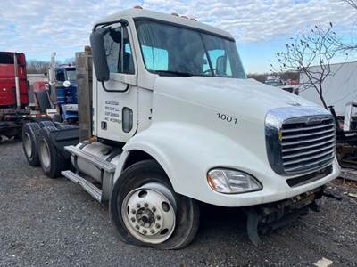 Freightliner Columbia 112 Salvage Truck
