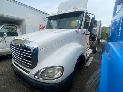 Freightliner Columbia 120 Salvage Truck
