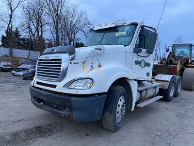Freightliner Columbia 120 Salvage Truck