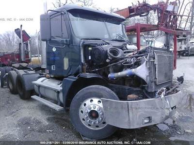 Freightliner Columbia 120 Salvage Truck