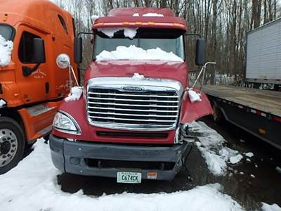 Freightliner Columbia 120 Salvage Truck