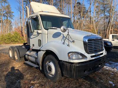 Freightliner Columbia 120 Salvage Truck