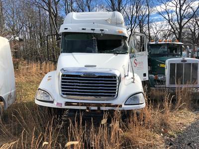 Freightliner Columbia 120 Salvage Truck