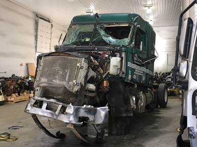 Freightliner Coronado 122 Salvage Truck