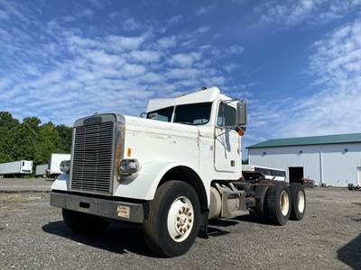 Freightliner FLC Salvage Truck