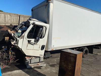 Freightliner M2 106 Salvage Truck