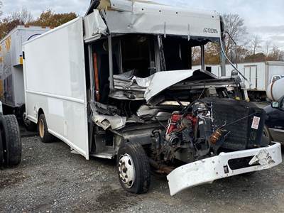 Freightliner MT45 Salvage Truck