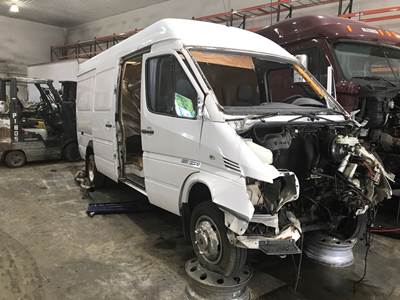 Freightliner Sprinter 3500 Salvage Truck
