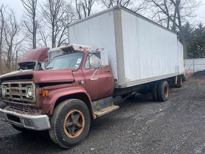 GMC C6000 Salvage Truck