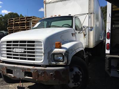GMC C7500 Salvage Truck