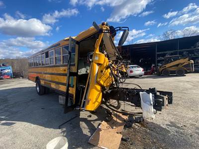 International CE Salvage Truck