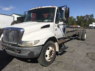 International 4200 Salvage Truck