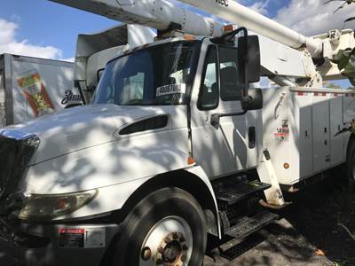 International 4300 Salvage Truck