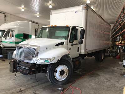 International 4300 Salvage Truck