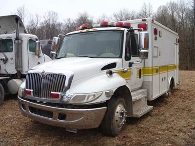 International 4300LP Salvage Truck