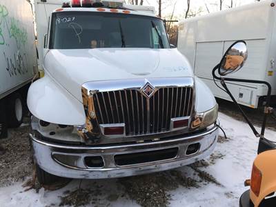 International 4300LP Salvage Truck