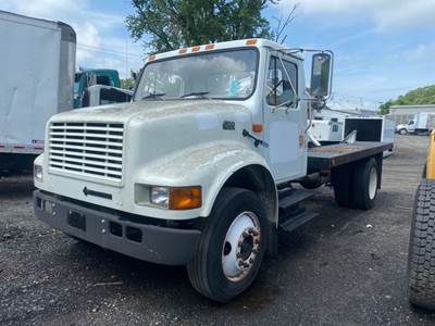 International 4700 Salvage Truck