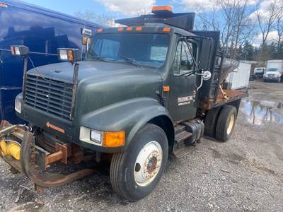 International 4700 Salvage Truck