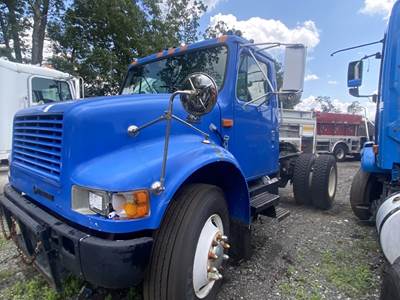 International 4900 Salvage Truck