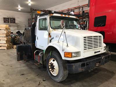 International 4900 Salvage Truck