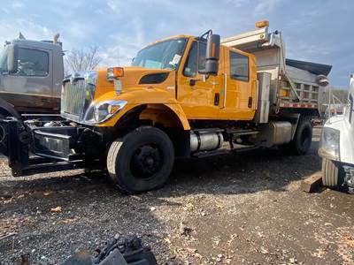 International 7400 Salvage Truck