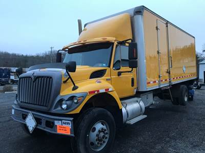 International 7400 Salvage Truck