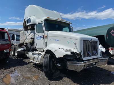 International 9400i Salvage Truck