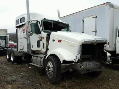 International 9900i Salvage Truck