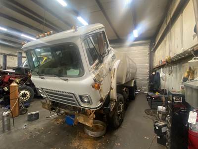 International CO-1750B Salvage Truck