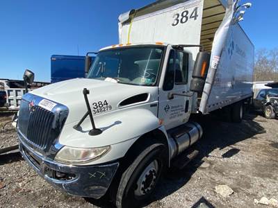 International DuraStar 4300 Salvage Truck