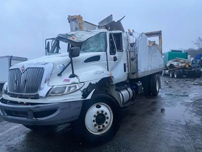 International DuraStar 4300 Salvage Truck