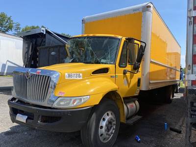 International DuraStar 4300 Salvage Truck