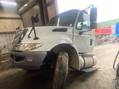 International DuraStar 4300 Salvage Truck