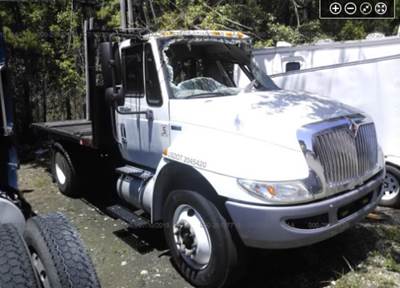 International DuraStar 4300 Salvage Truck