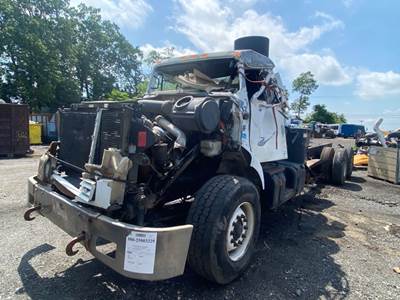 International F2674 Salvage Truck