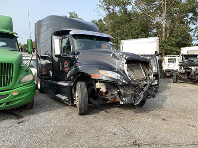 International LT625 Salvage Truck