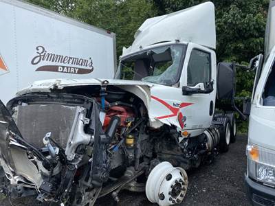 International LT625 Salvage Truck
