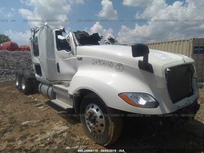 International LT625 Salvage Truck