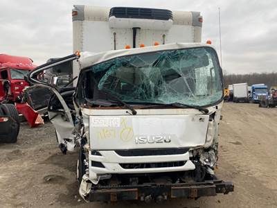 Isuzu NPR Salvage Truck