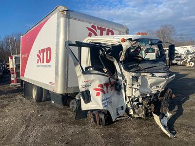 Isuzu NPR Salvage Truck